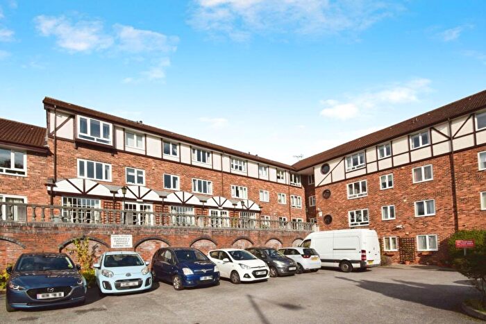 2 Bedroom Retirement Property For Sale In Heathdale Manor, Bebington, CH63