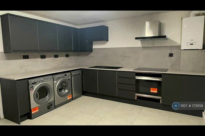 6 Bedroom Terraced House To Rent In Gadd Street, Nottingham, NG7