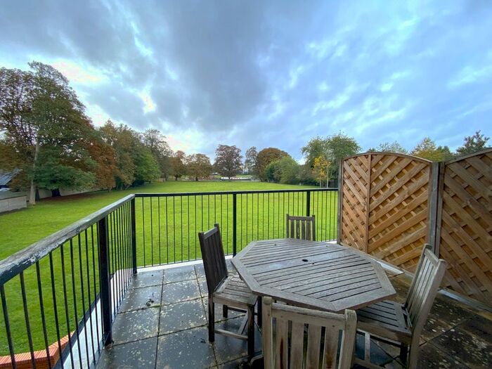 2 Bedroom Flat To Rent In Ferry Lane, Wraysbury, Staines-Upon-Thames, Berkshire, TW19