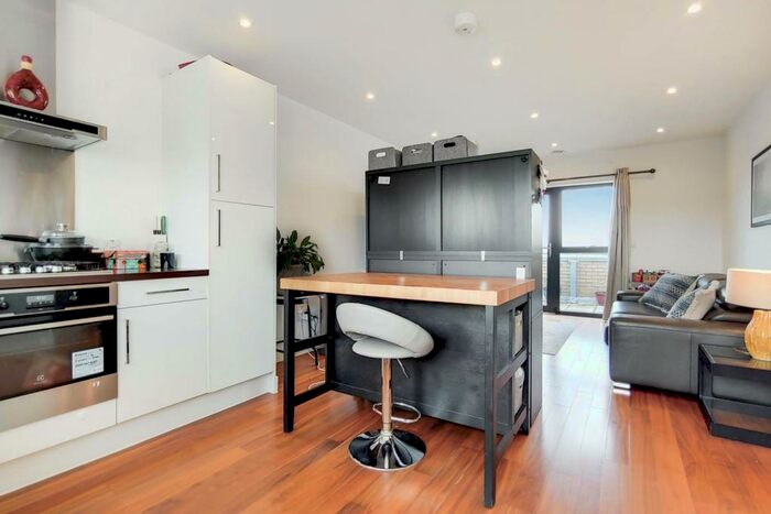 2 Bedroom Flat To Rent In Sutherland Road, Walthamstow And Surrounding Areas, London, E17