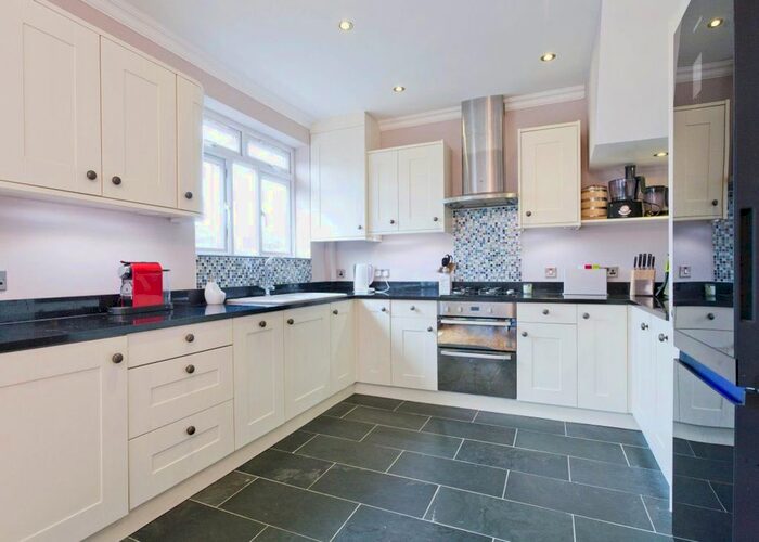 3 Bedroom Property To Rent In Elm Walk, London SW20