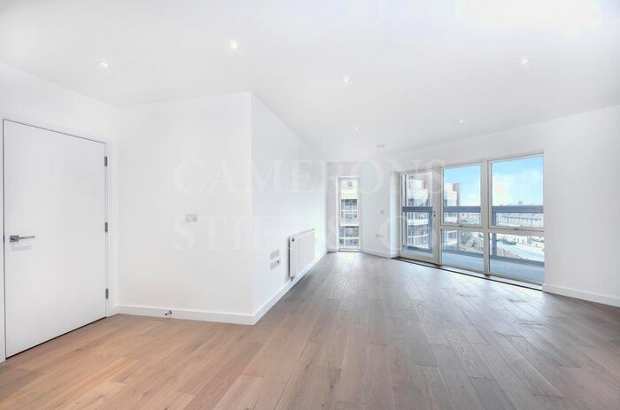 3 Bedroom Flat To Rent In Burnell Building, Cricklewood, NW2