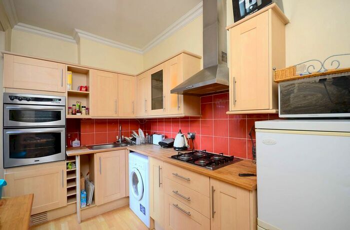 2 Bedroom Flat To Rent In Ravenslea Road, Balham, London, SW12