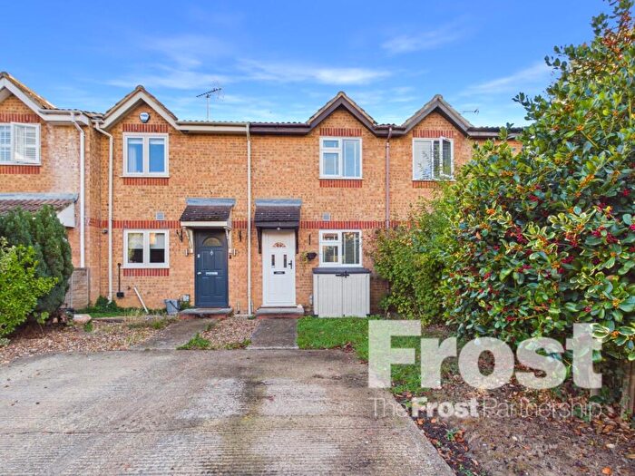 2 Bedroom House To Rent In Lowestoft Drive, Slough, Berkshire, SL1