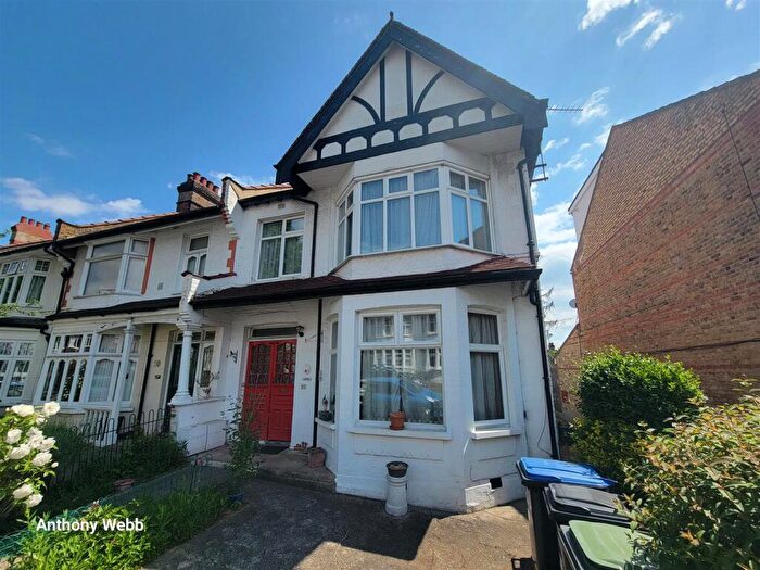 1 Bedroom Flat For Sale In Burford Gardens, Palmers Green, N13