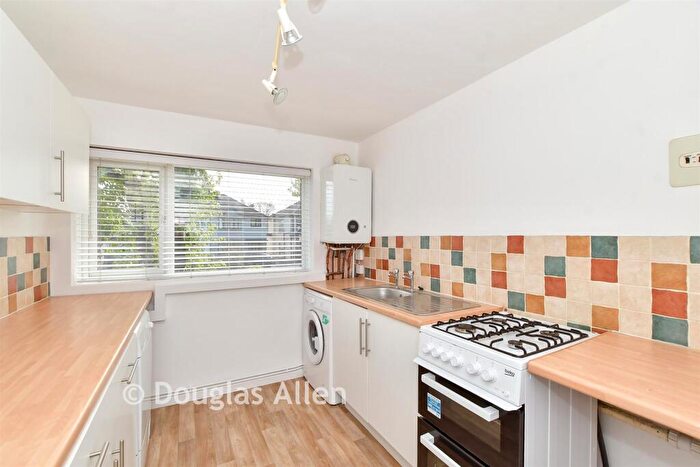 1 Bedroom Flat For Sale In Upminster Road, Hornchurch, Essex, RM11