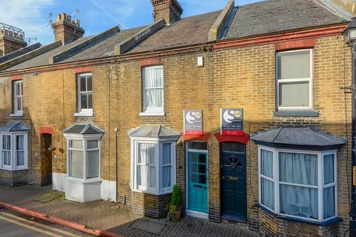 4 Bedroom Semi-Detached House To Rent In St. Peters Grove, Canterbury CT1