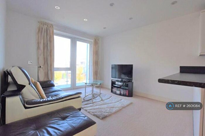2 Bedroom Flat To Rent In Drinkwater Road, Harrow, HA2