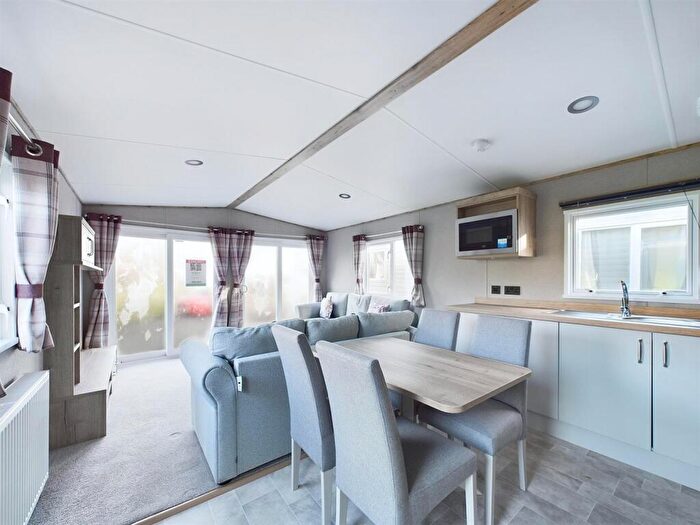 2 Bedroom Chalet For Sale In Woodthorpe Leisure Park, Woodthorpe, Alford, LN13