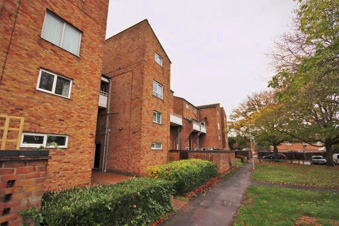 2 Bedroom Flat To Rent In Aragon Close, Cambridge, CB4