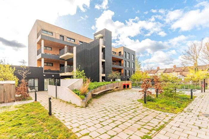 2 Bedroom Flat To Rent In Bell Foundry Close, Croydon, Croydon, CR0