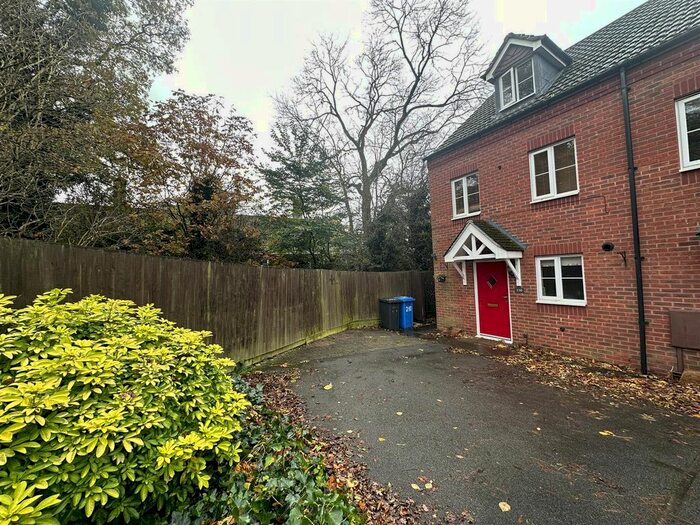 3 Bedroom Property To Rent In Highfields Park Drive, Allestree, Derby, DE22