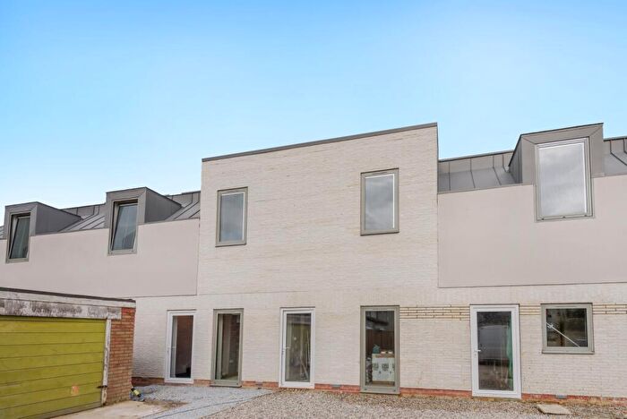 2 Bedroom Flat To Rent In Winders Close Beckenham, BR3