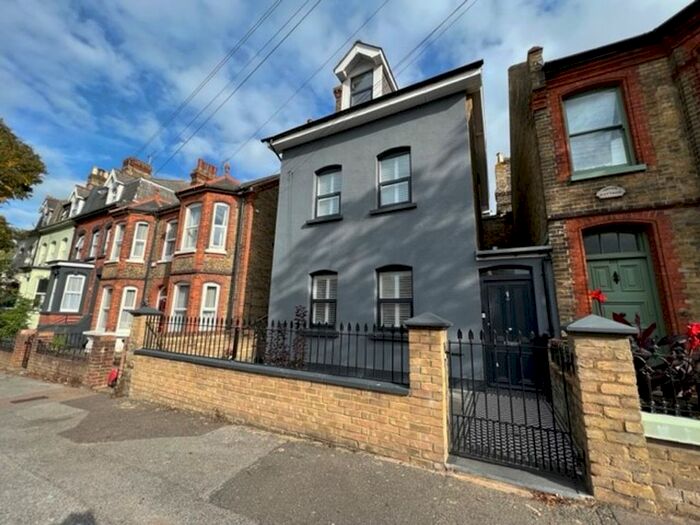 5 Bedroom Link Detached House To Rent In Grange Road, Ramsgate, CT11