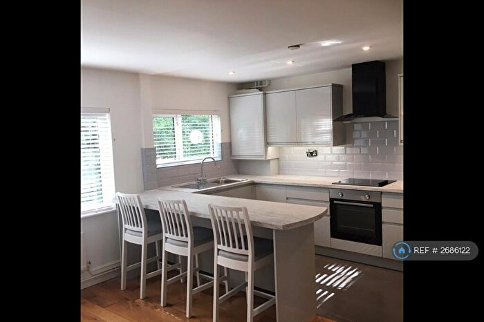 2 Bedroom Flat To Rent In Hickling Way, Harpenden, AL5