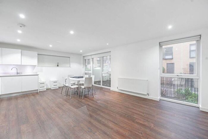 3 Bedroom Flat To Rent In Howard Road, Stanmore, HA7