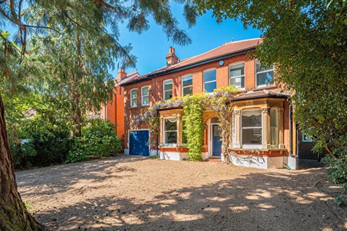 5 Bedroom Detached House For Sale In Oatlands Avenue, Weybridge, KT13
