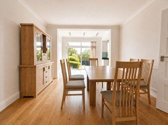5 Bedroom Semi-detached House To Rent In Cissbury Ring South, Woodside Park, N12
