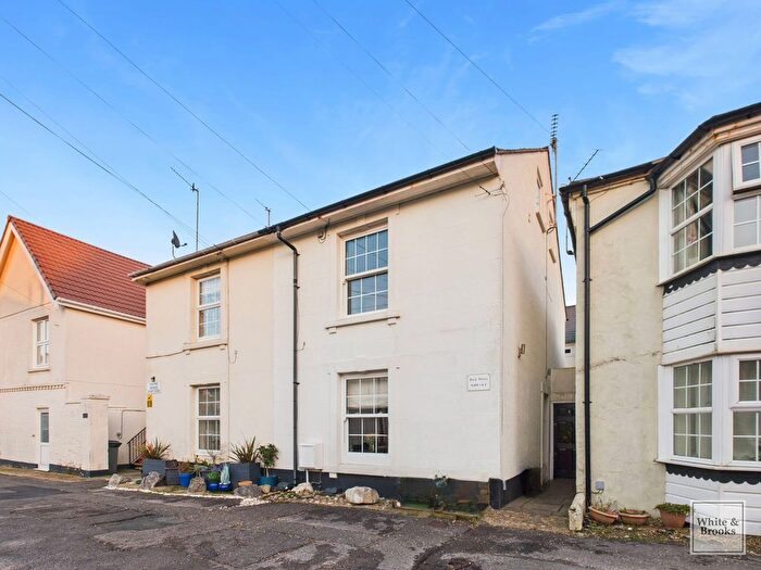 3 Bedroom Maisonette For Sale In Marine Parade, Bognor Regis, PO21