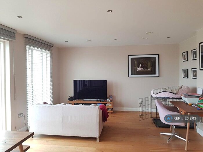 1 Bedroom Flat To Rent In Lyden Court, London, N19