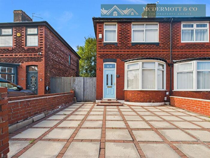 2 Bedroom Semi-Detached House For Sale In Kew Road, Failsworth, M35