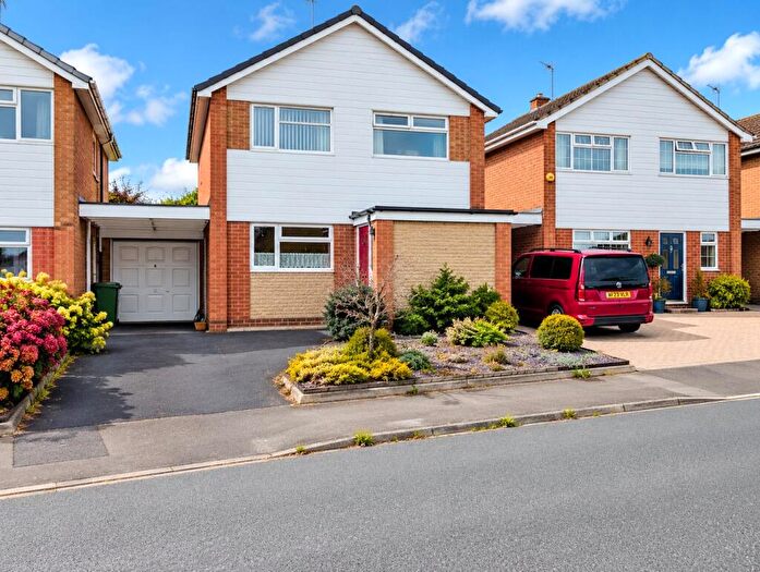 3 Bedroom Link Detached House For Sale In Beaufort Avenue, Kidderminster, Worcestershire, DY11