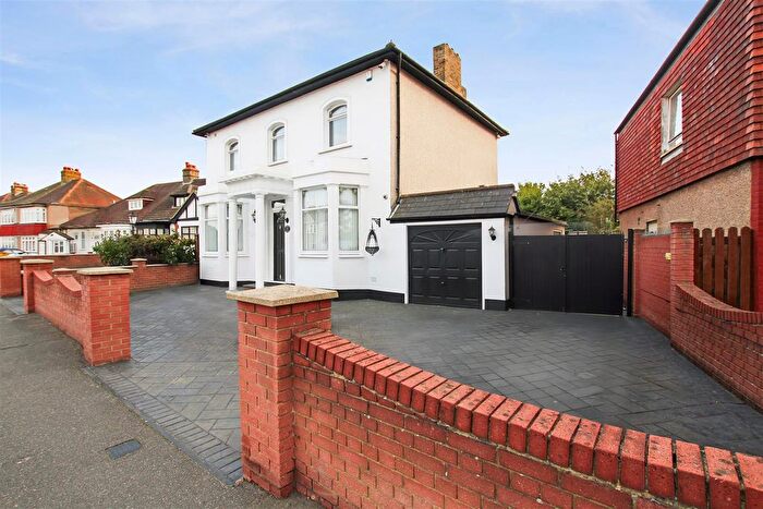 4 Bedroom Detached House For Sale In Belmont Road, Erith/Bexleyheath Borders, DA8