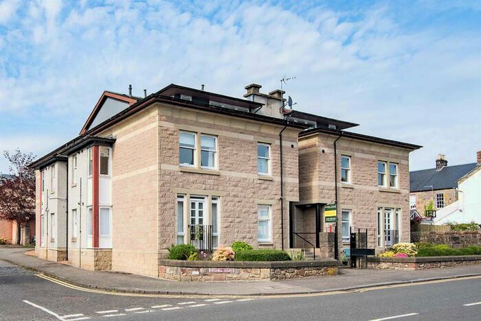 2 Bedroom Flat To Rent In Mitchell Court, Dollar, FK14