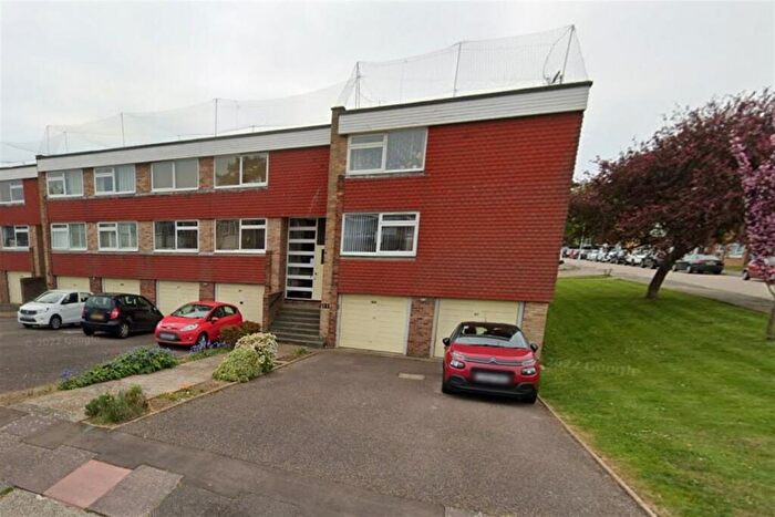 2 Bedroom Flat To Rent In College Gardens, Worthing, BN11