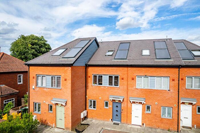 3 Bedroom Terraced House For Sale In Green Wrythe Lane, Carshalton, SM5