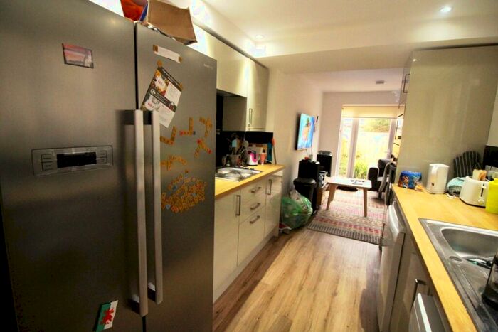 6 Bedroom Terraced House To Rent In Minny Street, Cathays, CF24