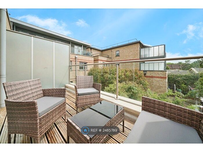 1 Bedroom Flat To Rent In Lyndale House, Kingston Upon Thames, KT1