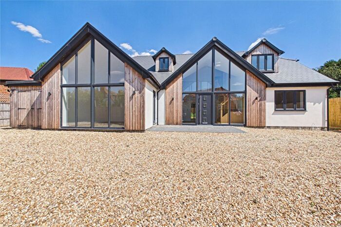 4 Bedroom Detached House For Sale In Gap Way, Woodcote, Reading, Oxfordshire, RG8