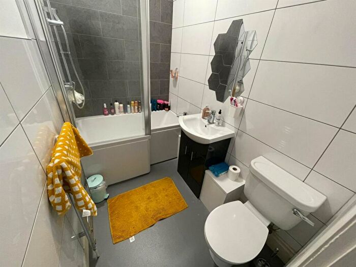5 Bedroom Maisonette To Rent In Amble Grove, Sandyford, NE2