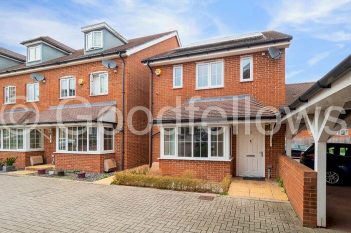 3 Bedroom Semi-Detached House To Rent In Damson Way, Carshalton, SM5