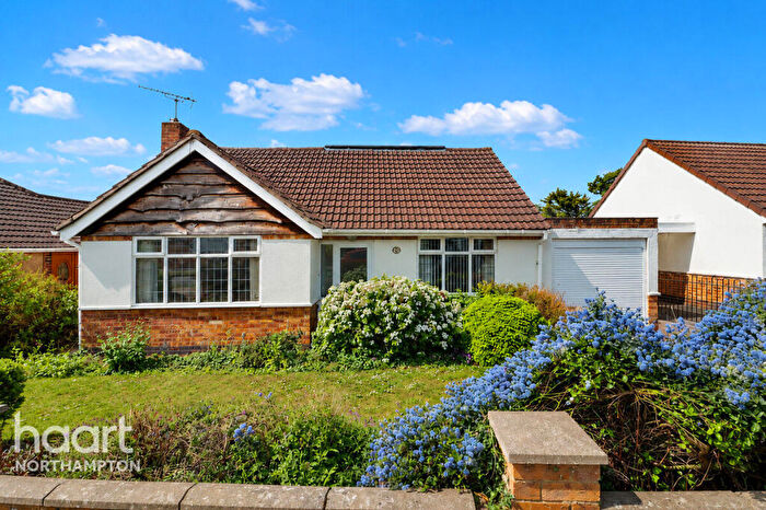 3 Bedroom Detached Bungalow For Sale In Coppice Drive, Northampton, NN3