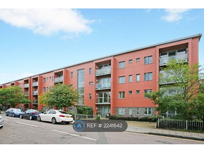 1 Bedroom Flat To Rent In Hampton House, London, SW8