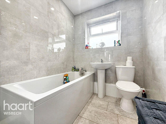 2 Bedroom Detached Bungalow For Sale In Money Bank, Wisbech, PE13