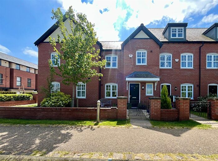 3 Bedroom Town House For Sale In Juliana Way, Altrincham, WA14