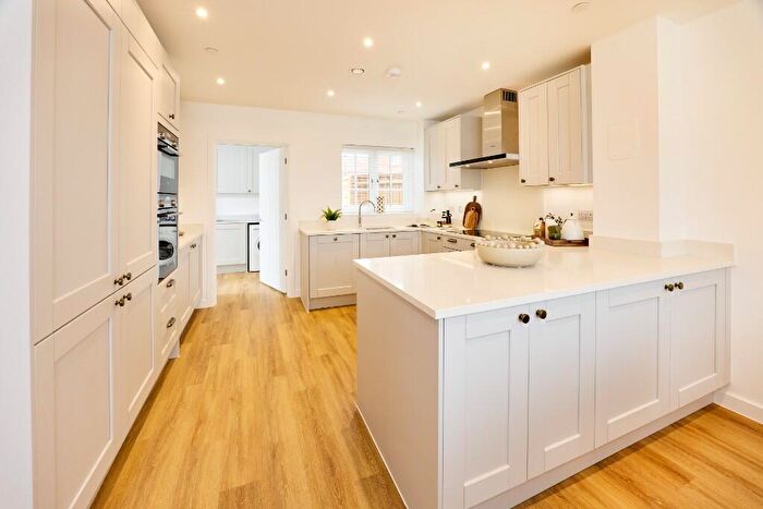 5 Bedroom Detached House For Sale In Clayhill Road, Burghfield Common, RG7