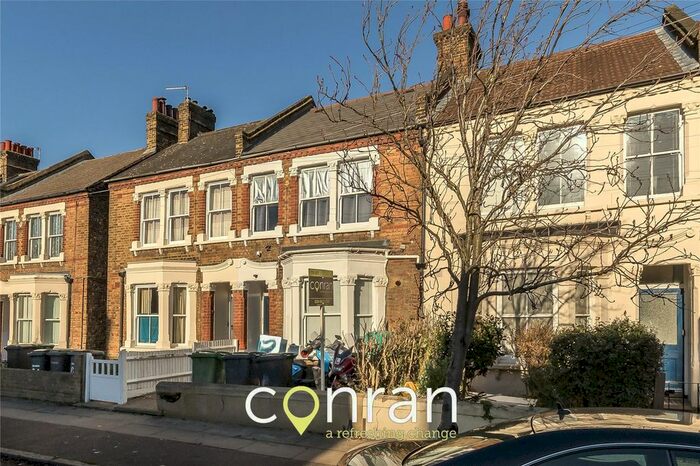 2 Bedroom Flat To Rent In Effingham Road, Lee, SE12