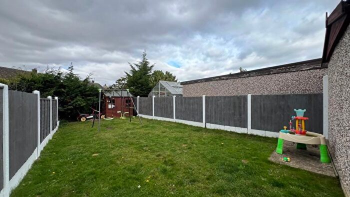 3 Bedroom Semi-Detached House For Sale In Dewsbury Avenue, Scunthorpe, DN15