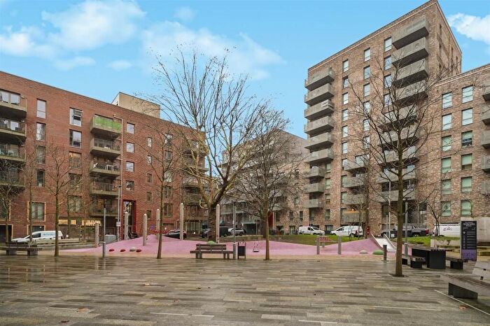1 Bedroom Flat To Rent In Monarch Square, London, SW11