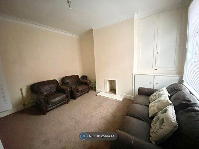 2 Bedroom Terraced House To Rent In Zetland Place, Leeds, LS8