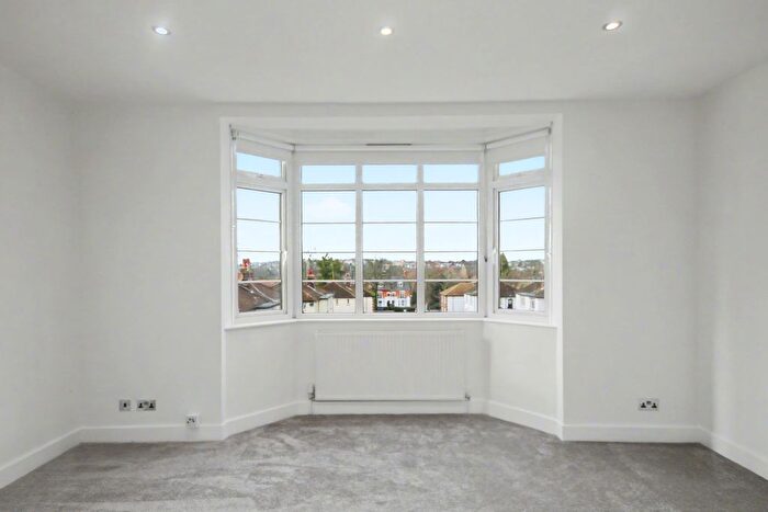 2 Bedroom Flat To Rent In Nether Close (), Finchley, N3