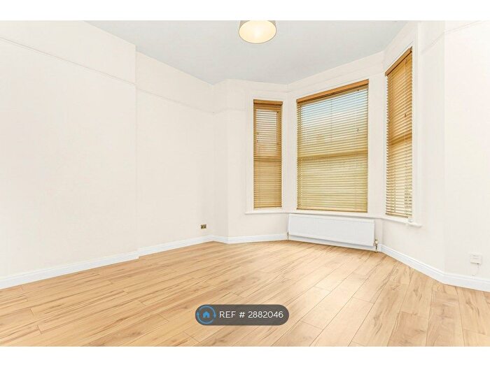 2 Bedroom Flat To Rent In Bensham Manor Road, Thornton Heath, CR7