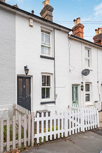 3 Bedroom Terraced House For Sale In High Path Road, Merrow, GU1