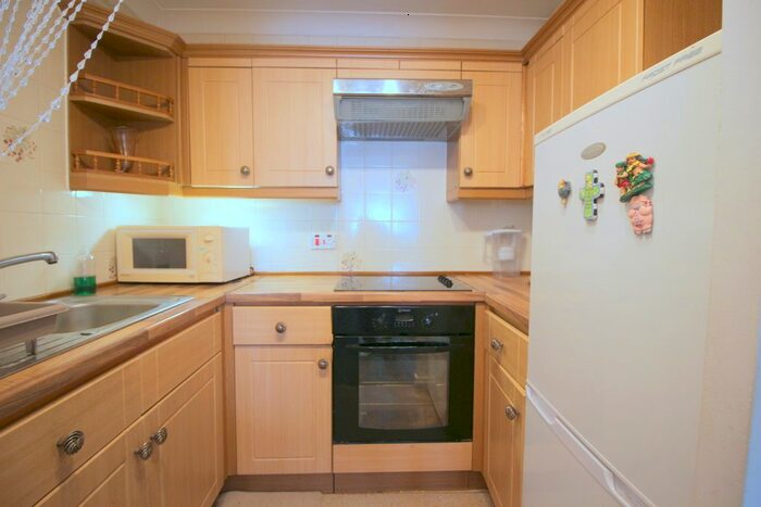 1 Bedroom Flat To Rent In Brancaster Road, Ilford, IG2