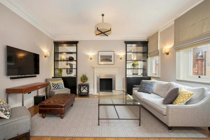 2 Bedroom Flat To Rent In South Audley Street, London, W1K