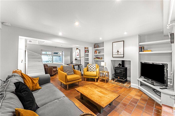 3 Bedroom End Of Terrace House To Rent In Chart Street, Shoreditch, London, N1